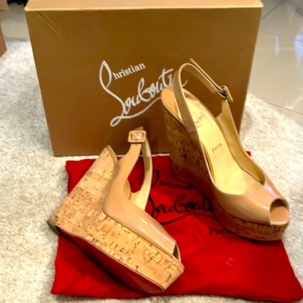 Christian Louboutin Une Plum Sling 140 Patent/Cork Zeppa Nude 39